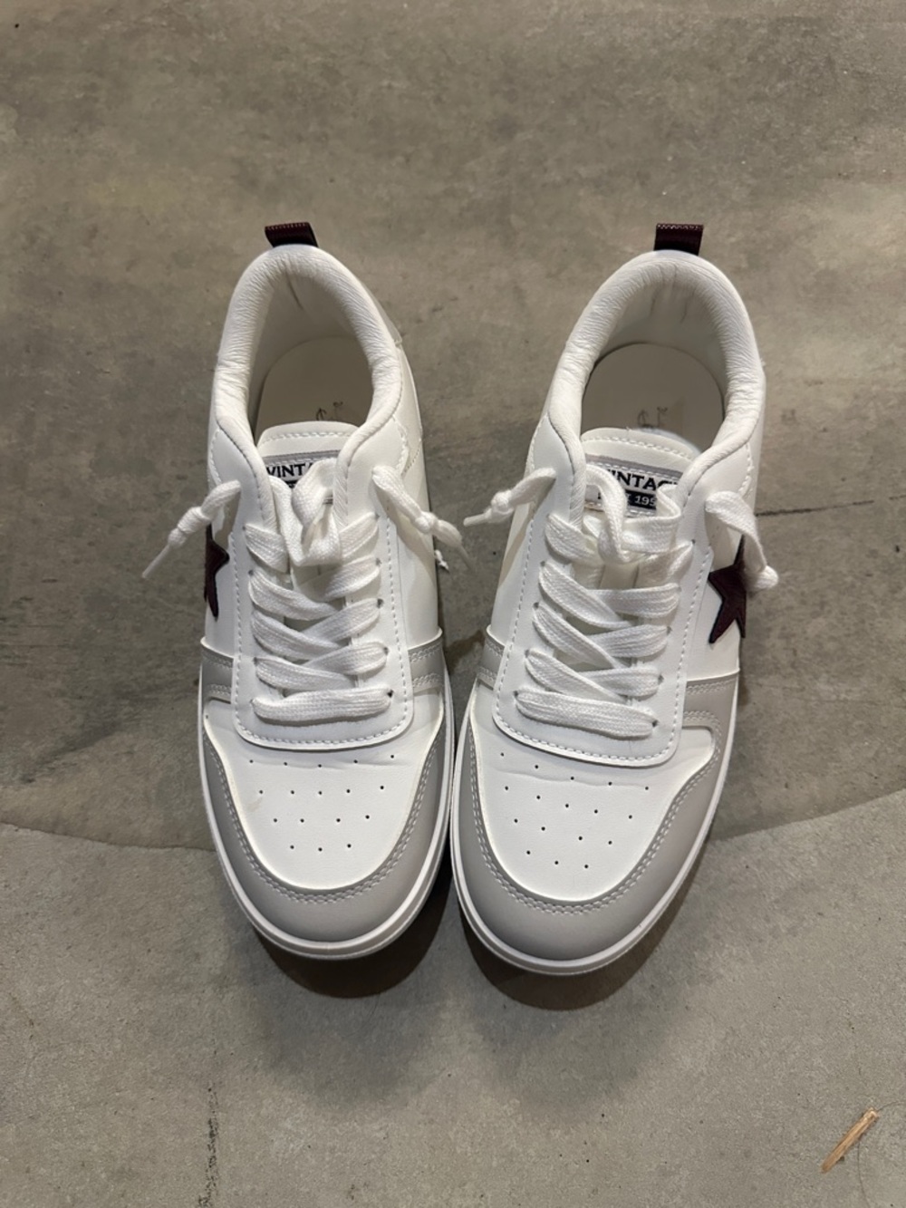 NWOT Dakota White Low-Top Sneakers with Maroon Star Accent